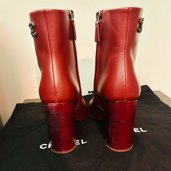 CHANEL BURGUNDY CALFSKIN ANKLE BOOTIE WITH BEADED CC EMBELLISHMENT - Picture 4 of 10
